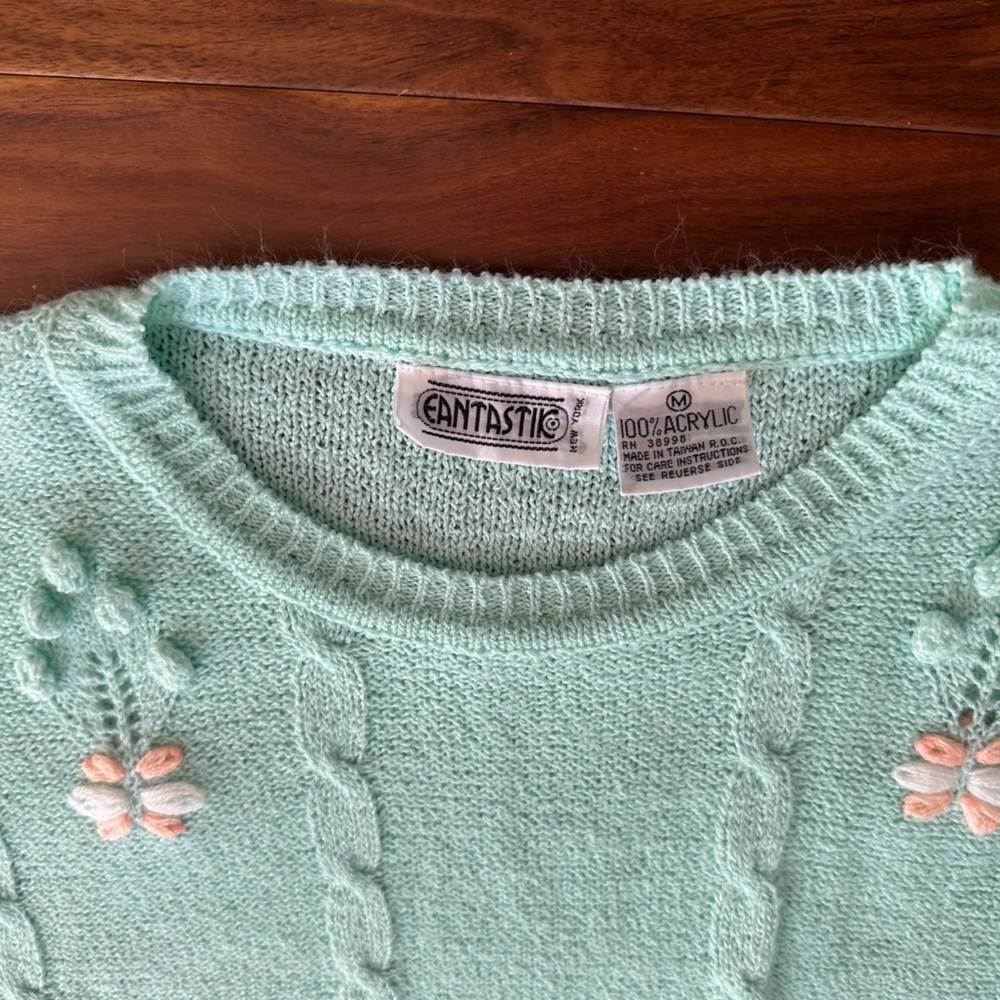 Vintage Embroidered Women's Sweater size Medium - Picture 4 of 4